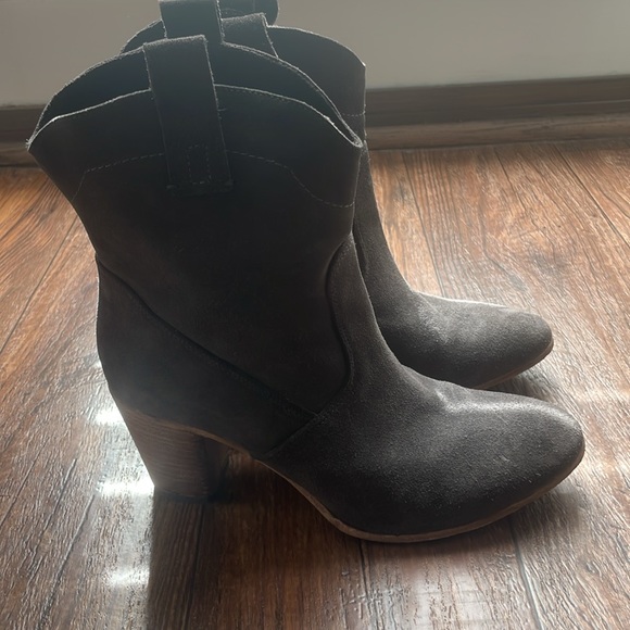 ALBERTO FERMANI Women's Suede Capricia Ankle Boots. Size 36.5. Used good condt. - Picture 7 of 11